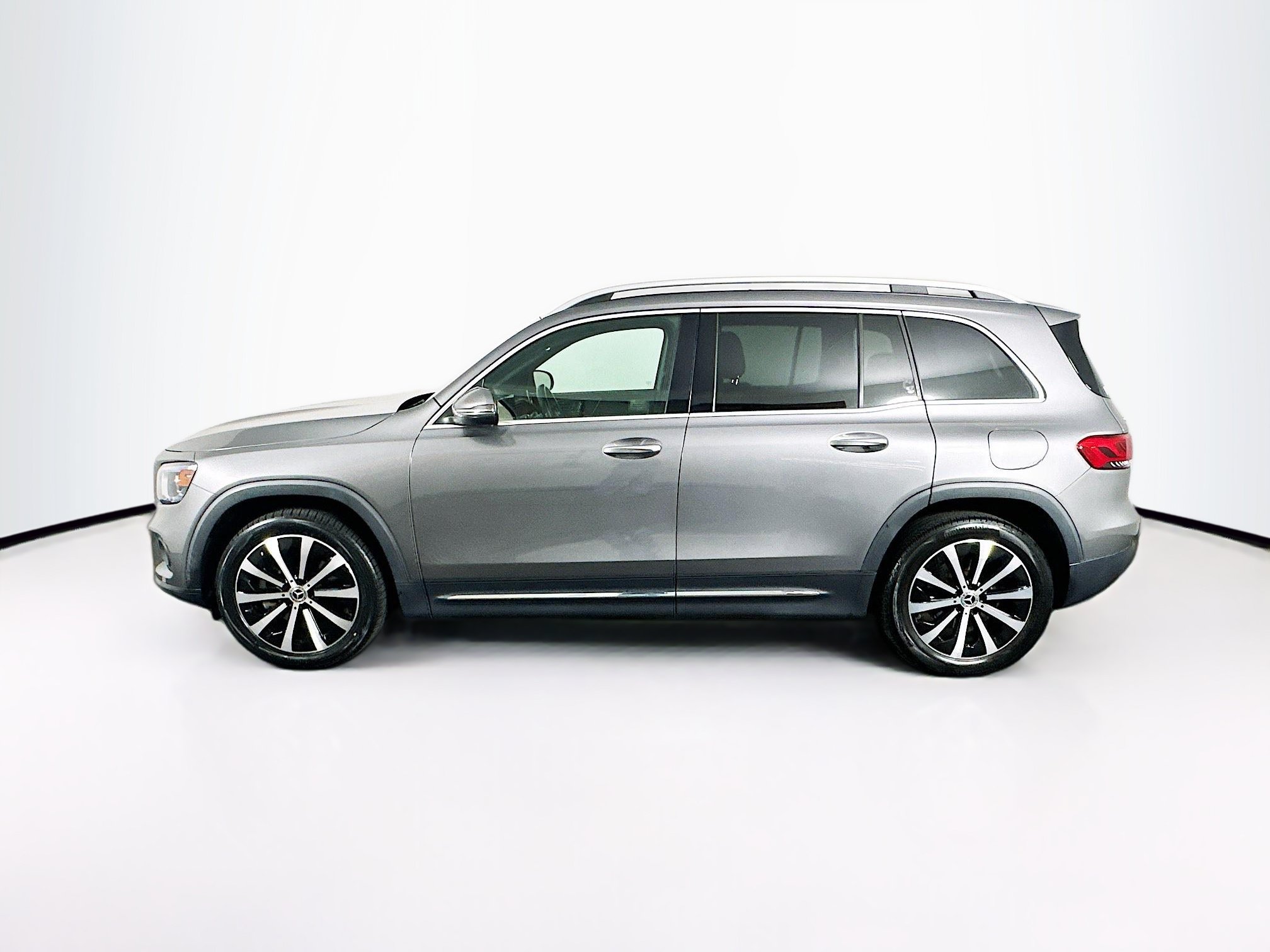 Used 2023 Mercedes-Benz GLB 250 4MATIC image 4