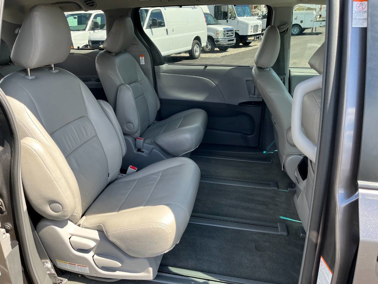 Used 2017 Toyota Sienna LE AWD/4WD image 21