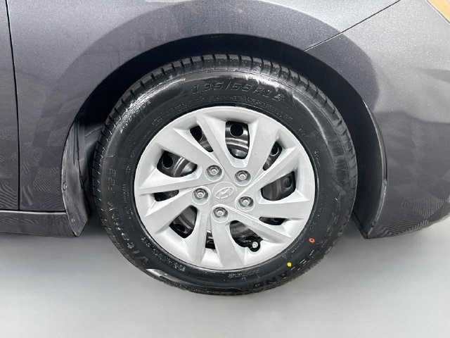 Used 2020 Hyundai Elantra SE FWD image 30