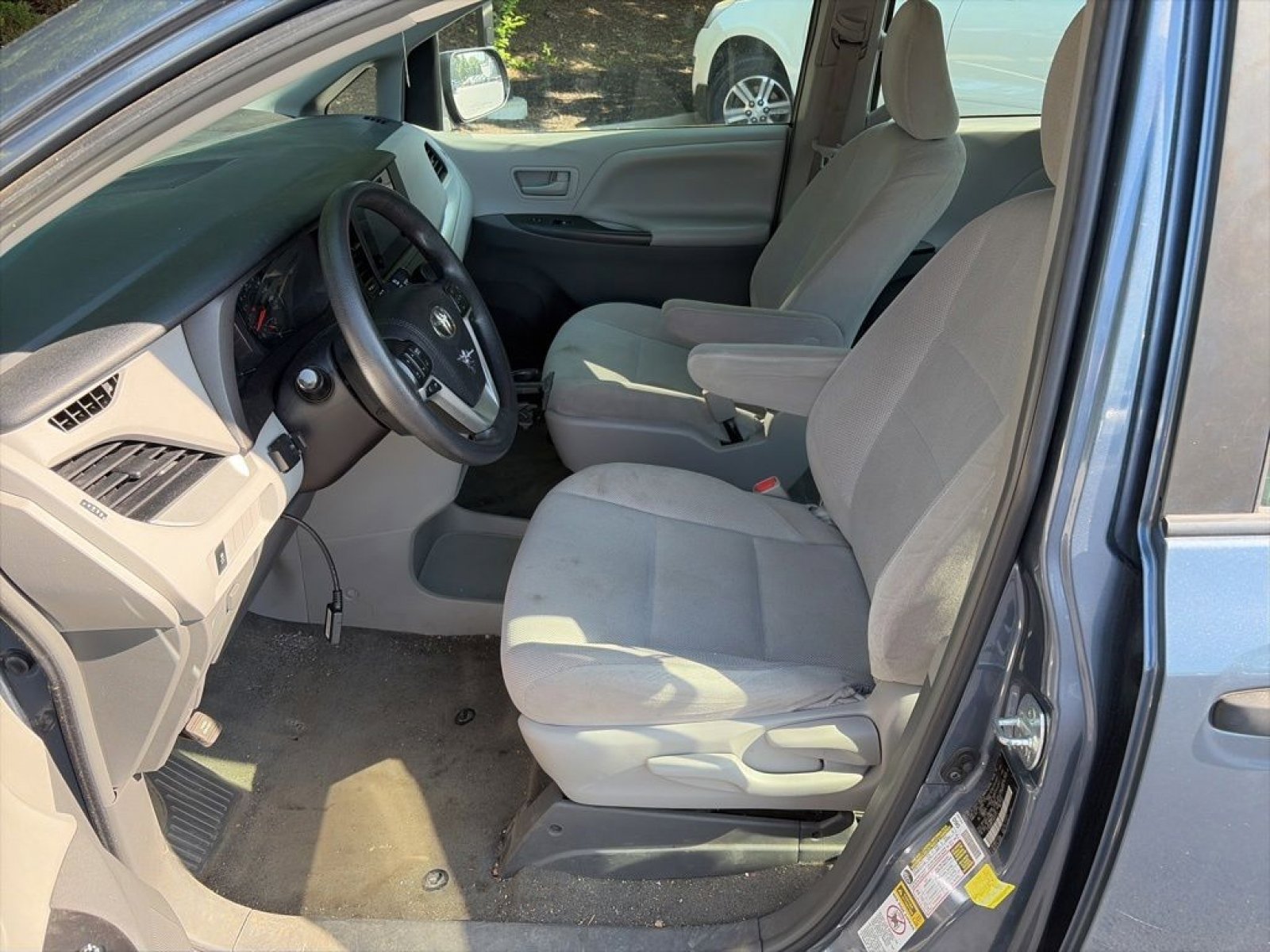 Used 2017 Toyota Sienna L FWD image 9