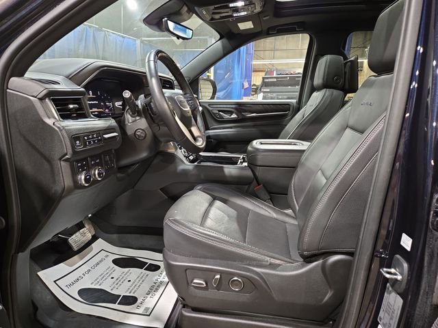 Used 2024 GMC Yukon XL Denali w/ Advanced Technology Package image 2
