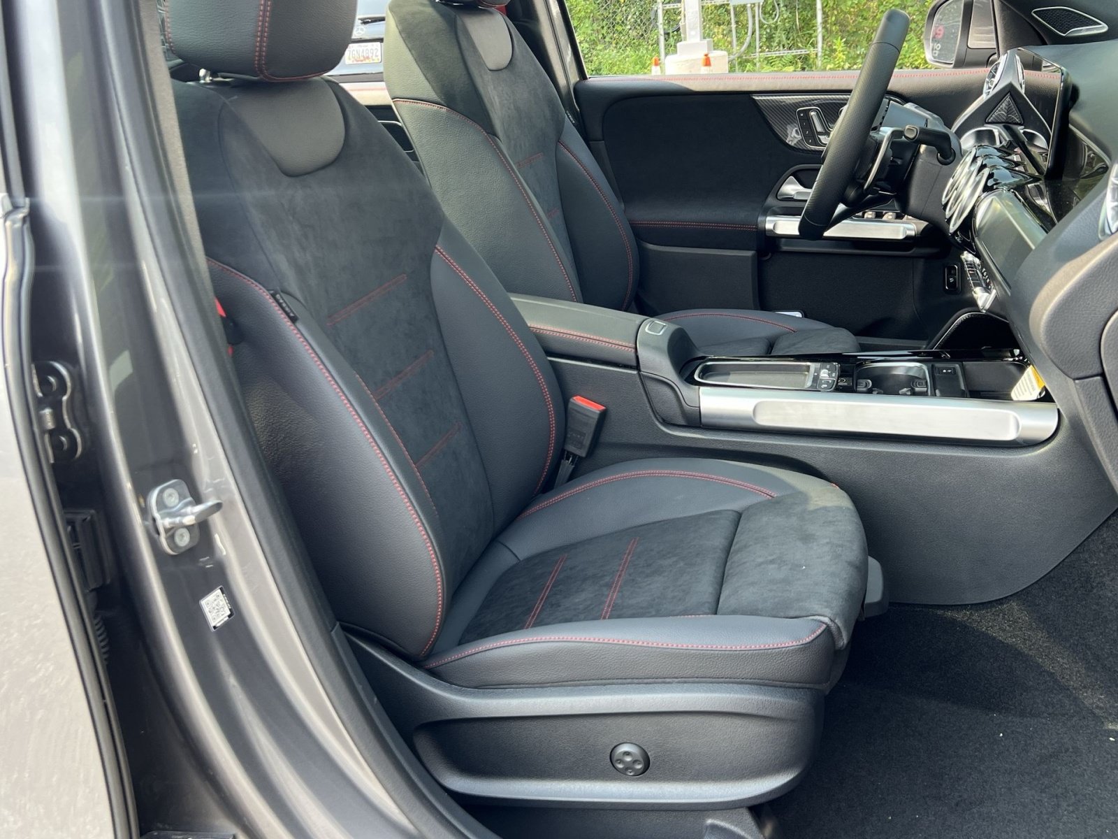 New 2026 Mercedes-Benz GLB 35 AMG 4MATIC image 33