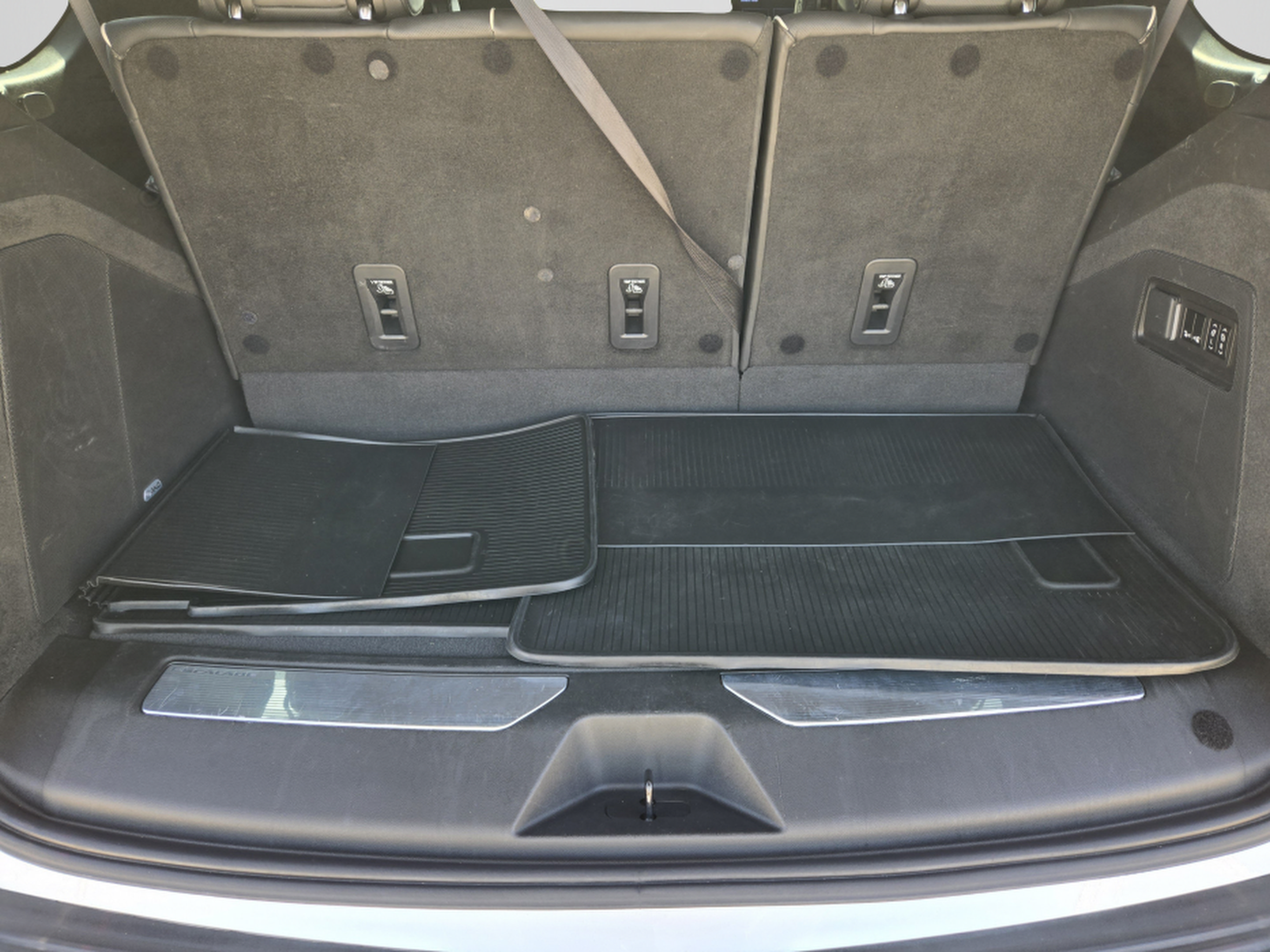 Used 2023 Cadillac Escalade Sport Platinum w/ LPO, Floor Liner Package AWD/4WD image 42