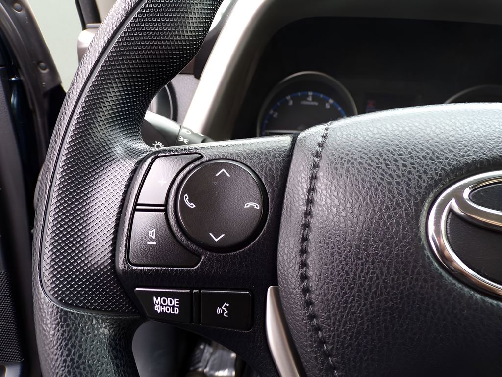 Used 2018 Toyota RAV4 LE image 25