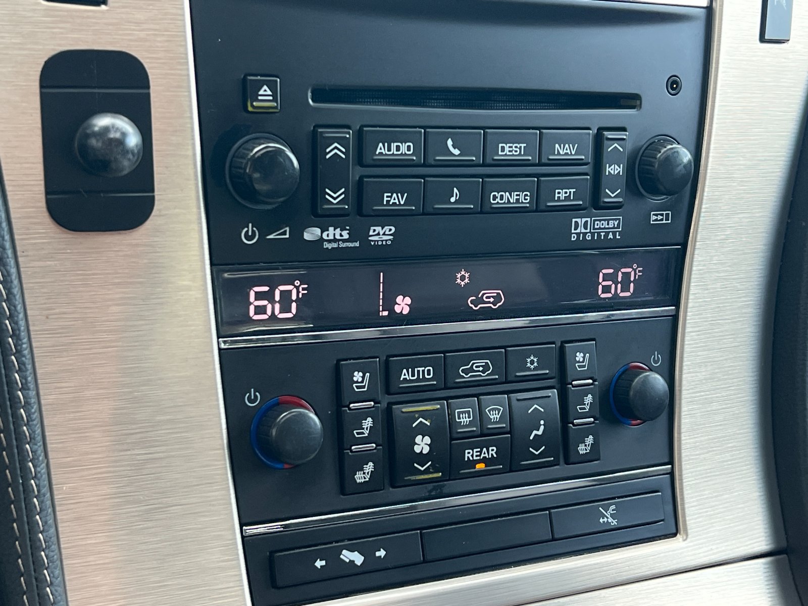Used 2014 Cadillac Escalade Platinum AWD/4WD image 21