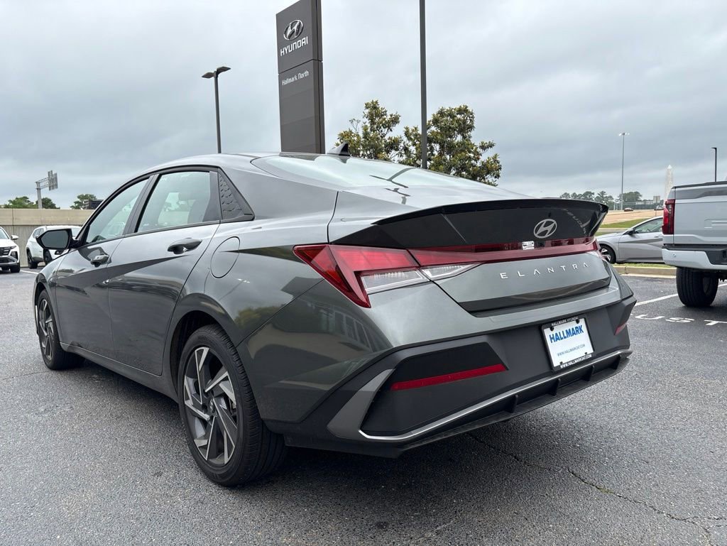 Certified 2025 Hyundai Elantra Sport FWD image 8