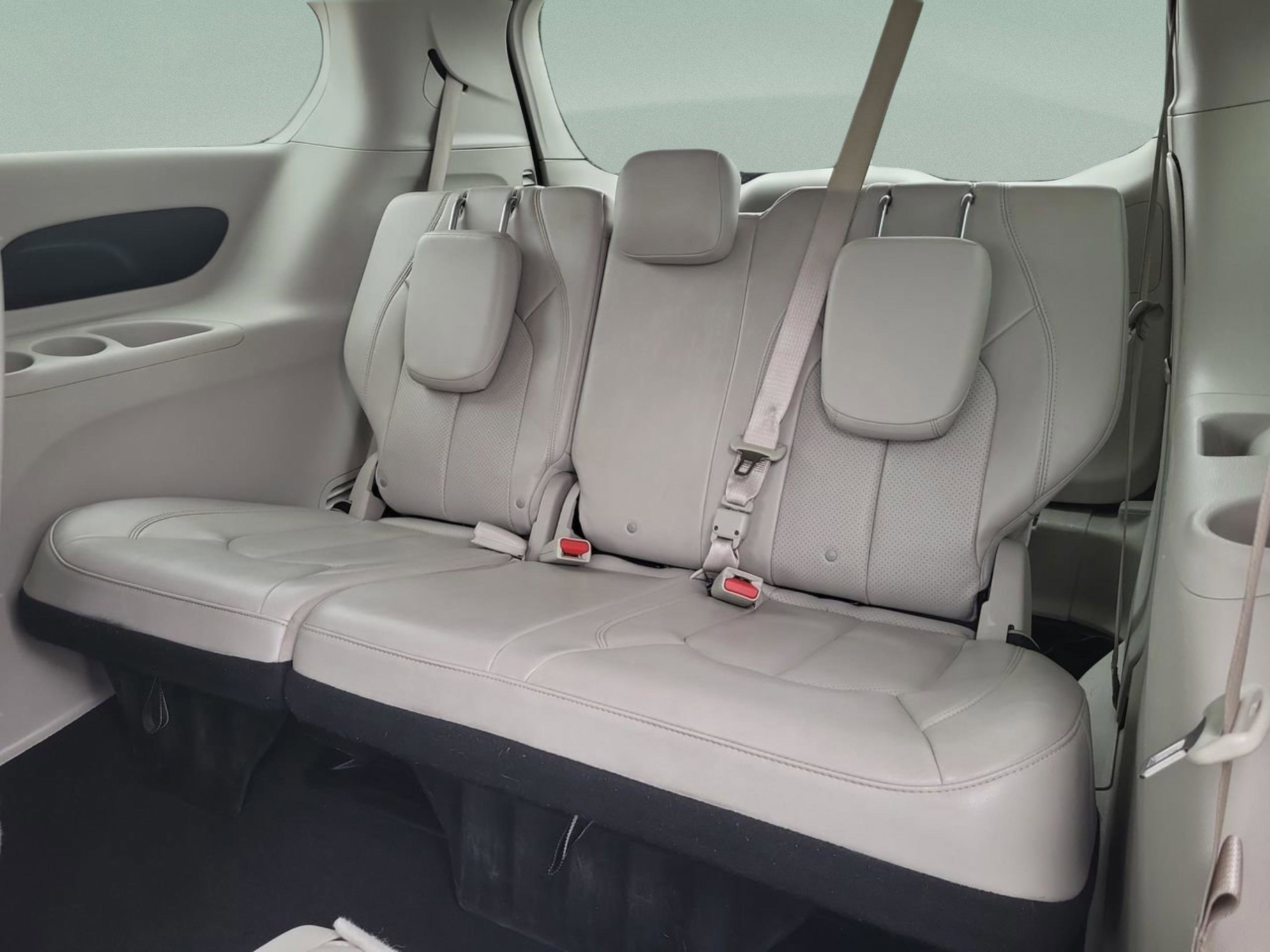 Used 2021 Chrysler Voyager Lxi image 17