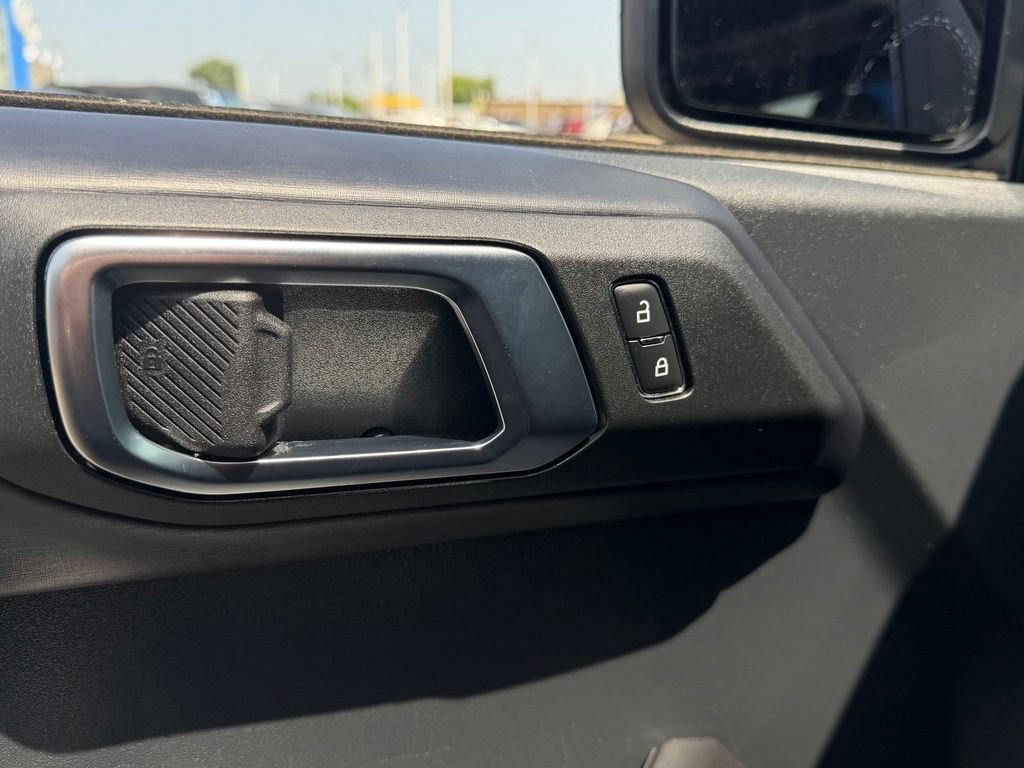 Used 2025 Ford Bronco Badlands AWD/4WD image 17