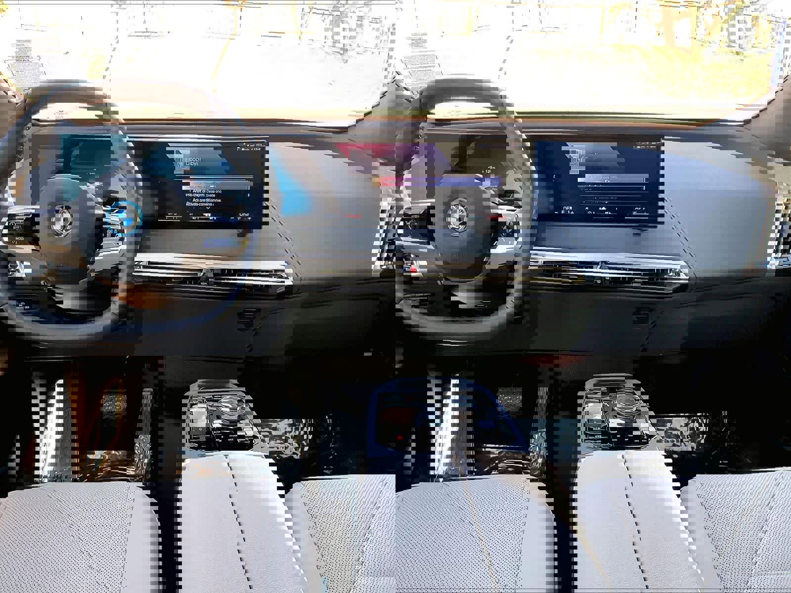 Used 2025 BMW iX xDrive50 w/ Convenience Package image 9