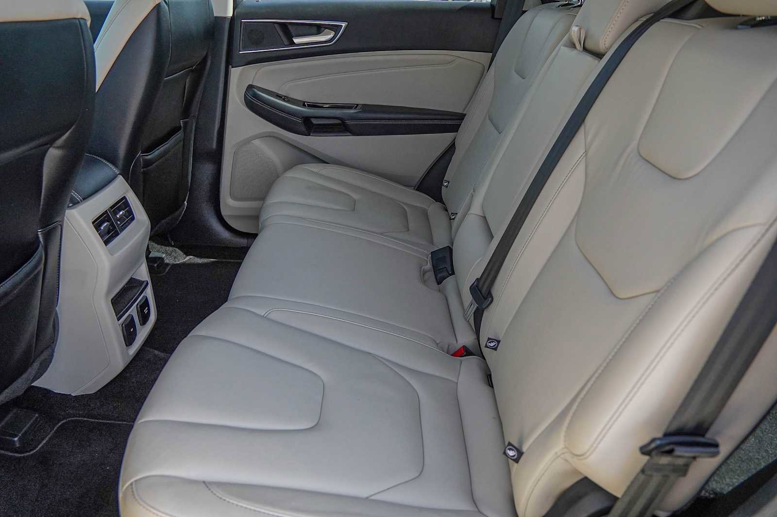 Used 2018 Ford Edge Titanium w/ Technology Package image 30