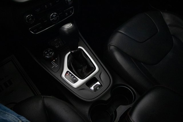 Used 2016 Jeep Cherokee Trailhawk w/ Comfort/Convenience Group image 32