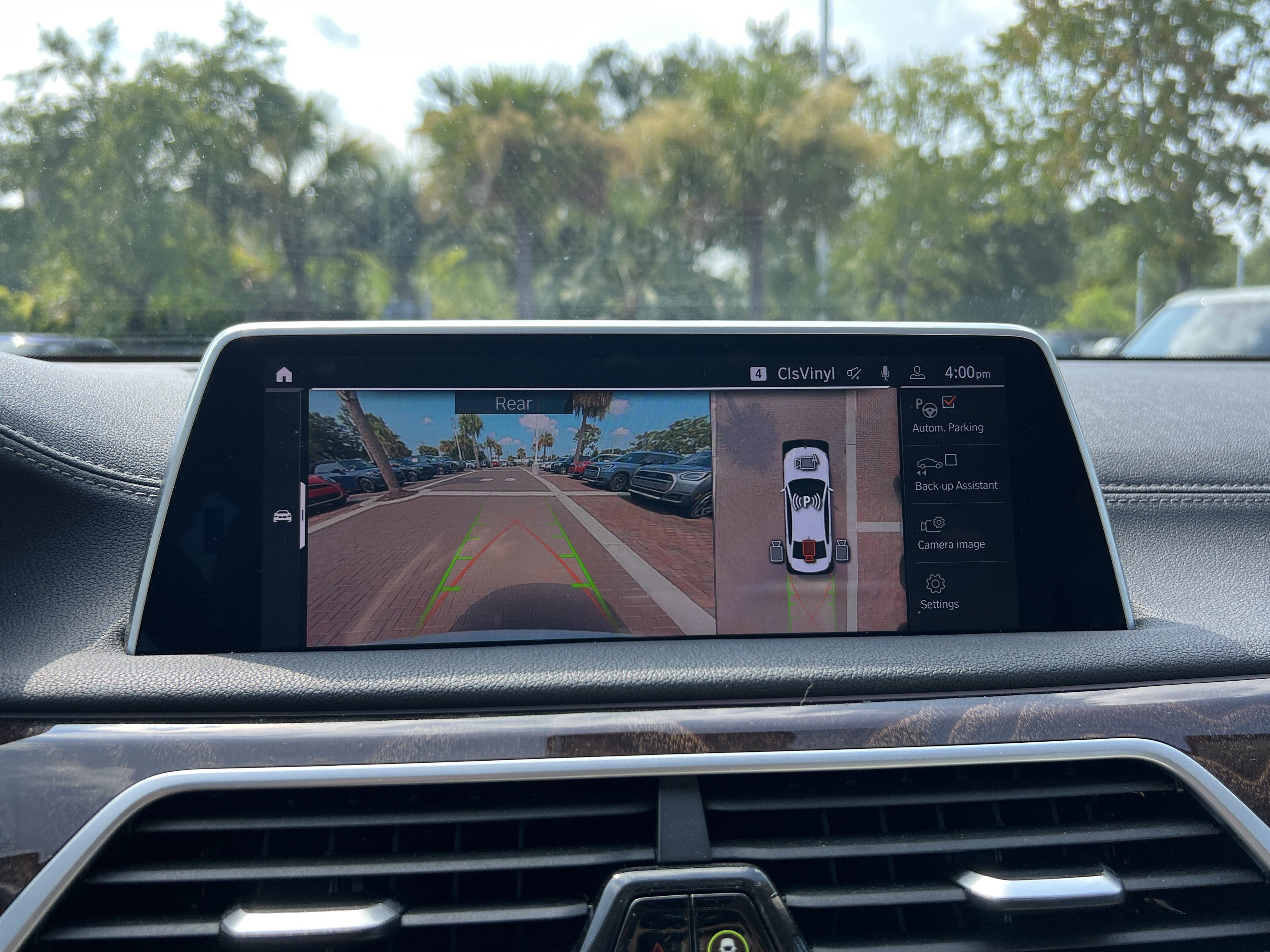 Used 2020 BMW 740i w/ Premium Package RWD image 25