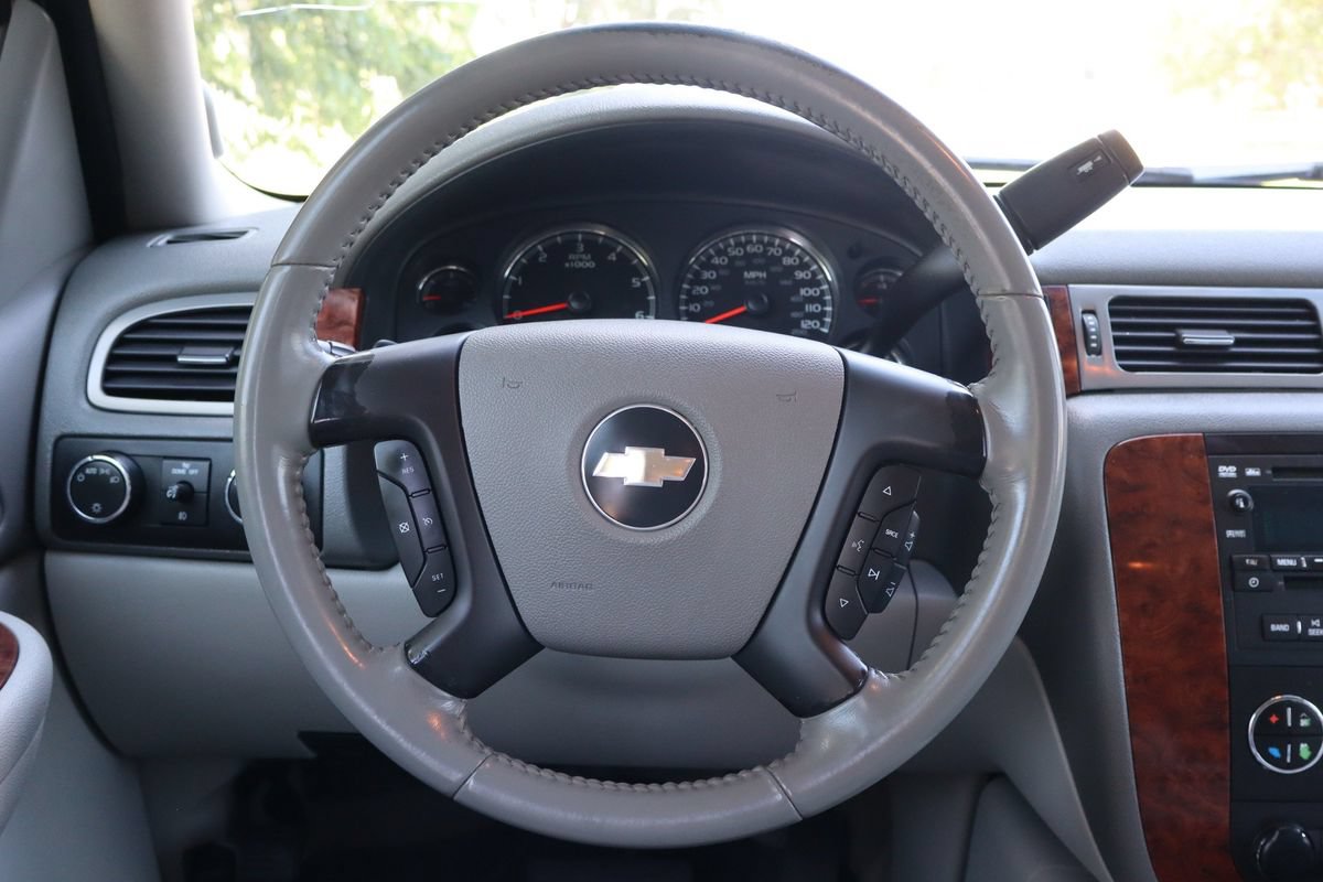 Used 2008 Chevrolet Suburban LT w/ LT Preferred Equipment Group AWD/4WD image 18