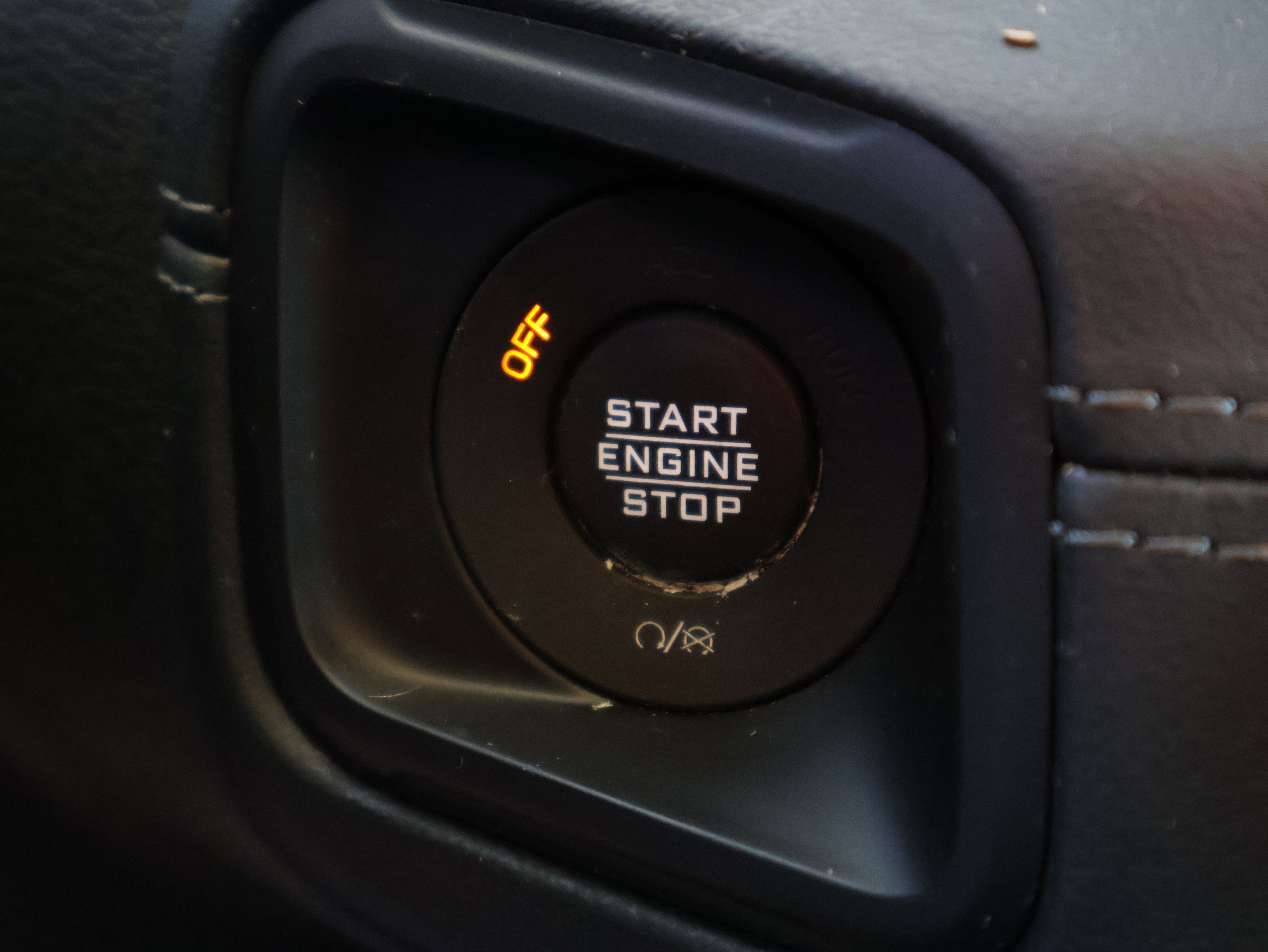 Used 2024 Jeep Gladiator Mojave w/ Technology Group image 39