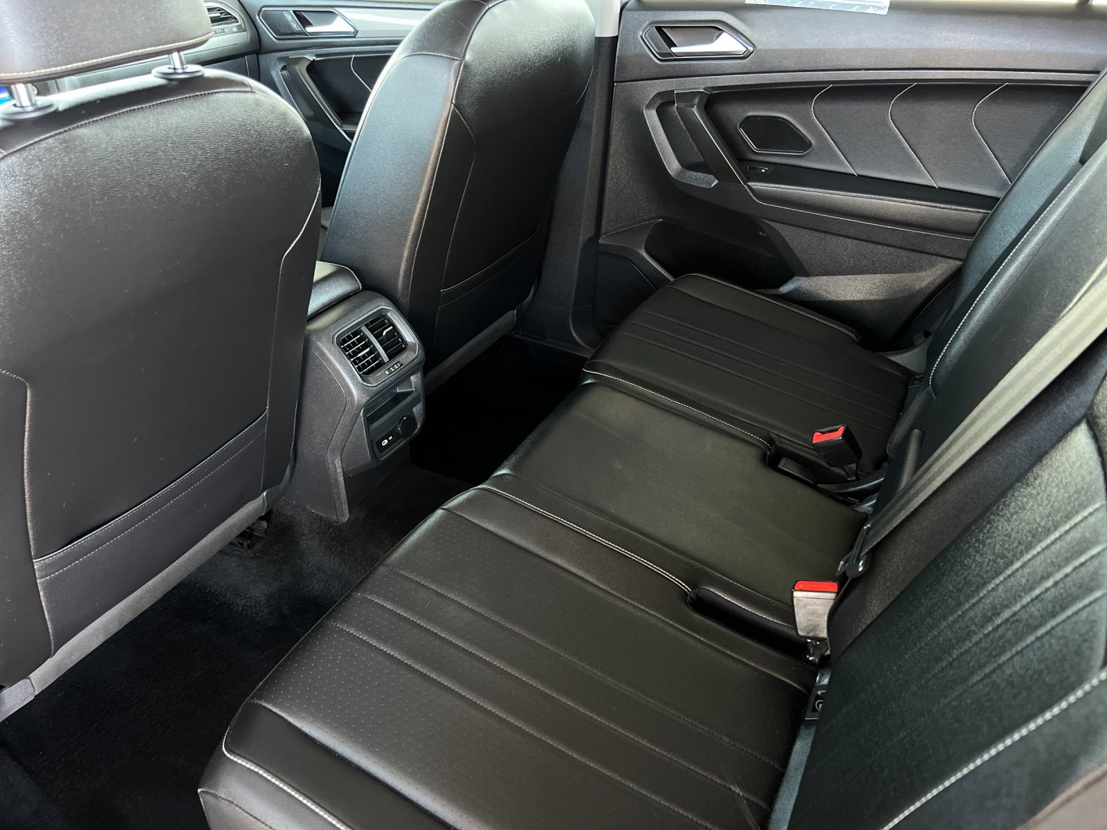 Used 2022 Volkswagen Tiguan SE image 11