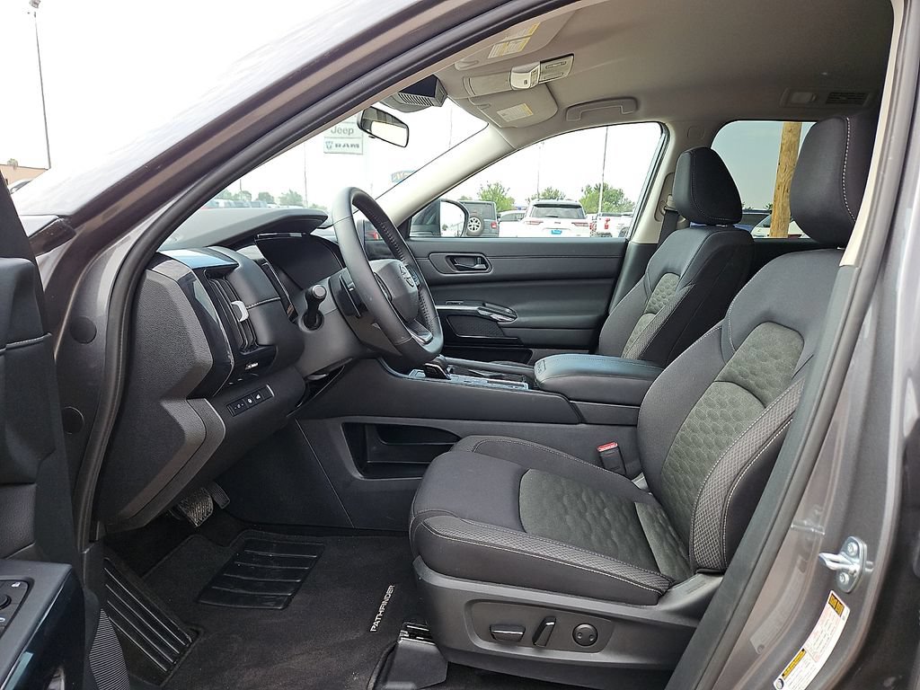 Used 2026 Nissan Pathfinder SV FWD image 13