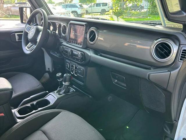Certified 2023 Jeep Gladiator Overland AWD/4WD image 37