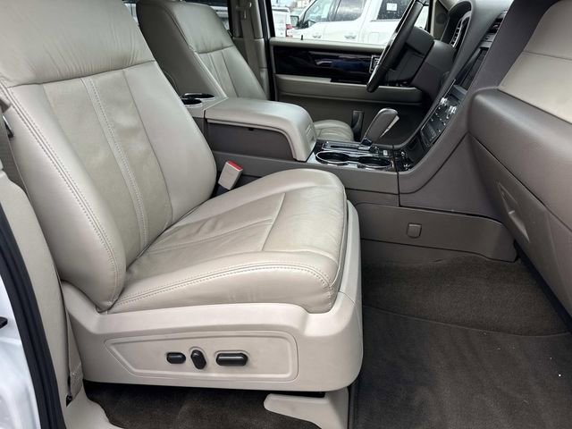 Used 2017 Lincoln Navigator L Select image 11