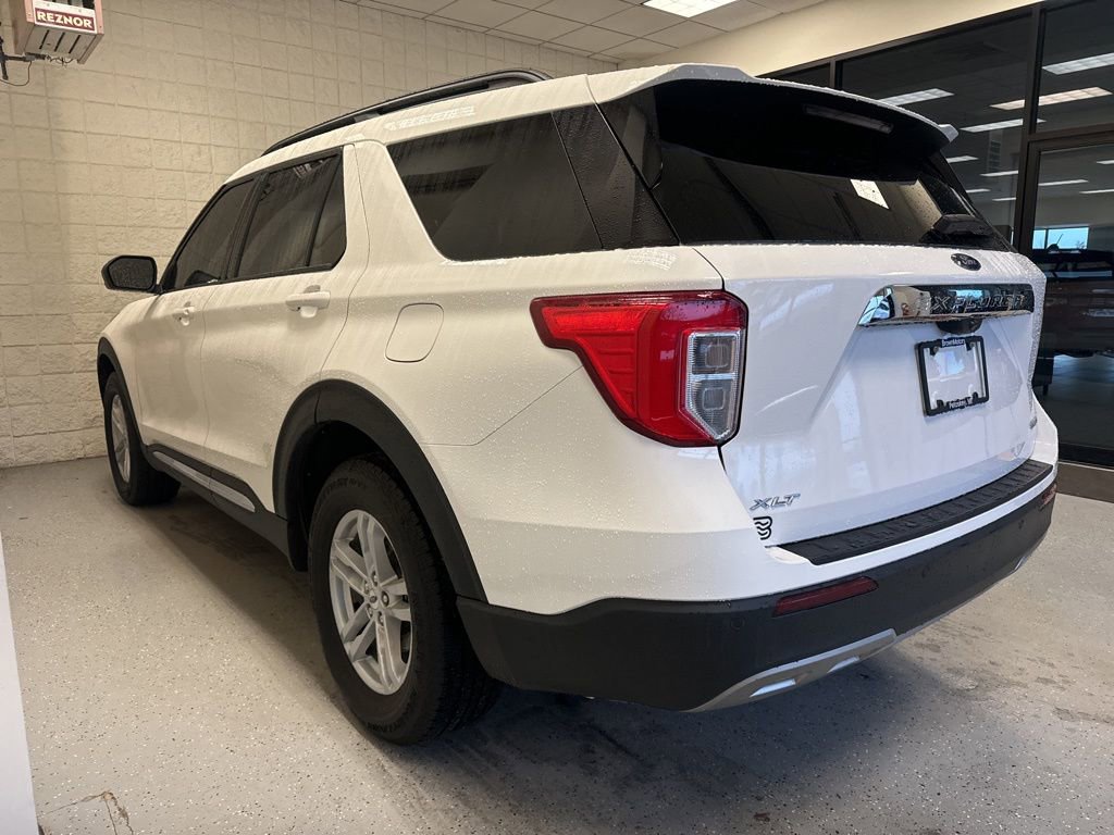 Used 2023 Ford Explorer XLT w/ Equipment Group 202A image 3