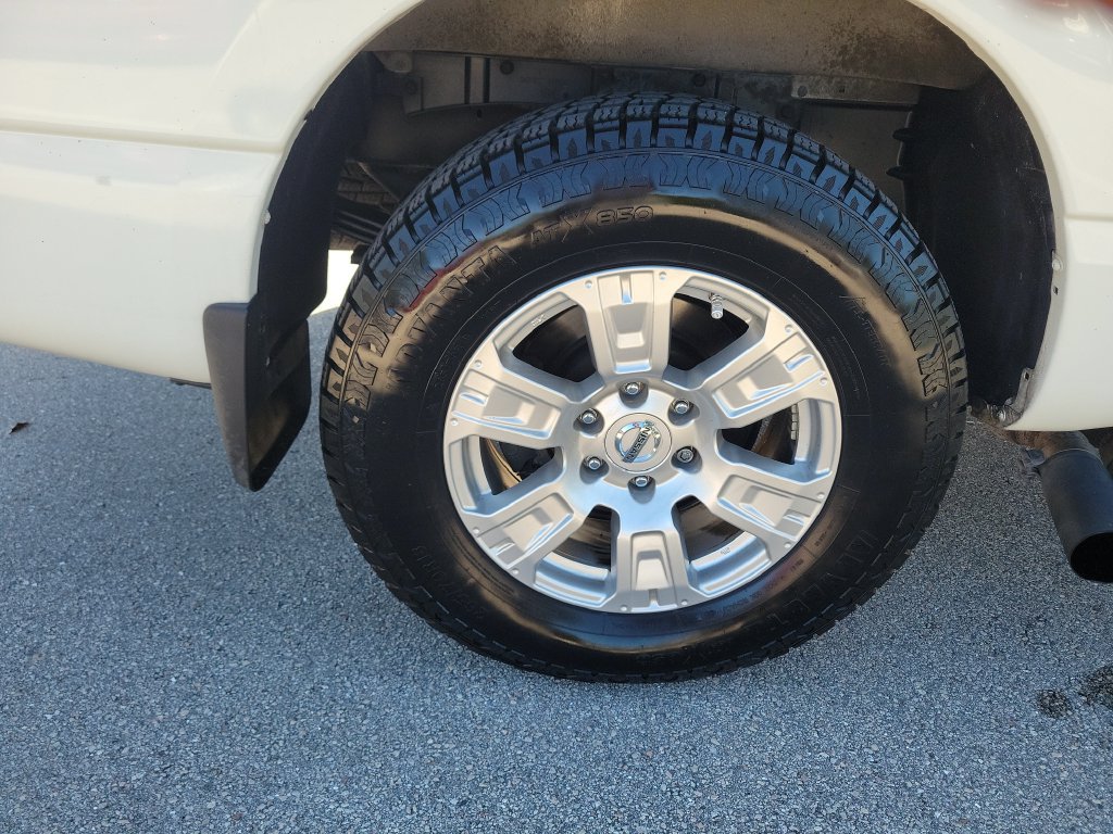 Used 2018 Nissan Titan SV w/ SV Convenience Package RWD image 30