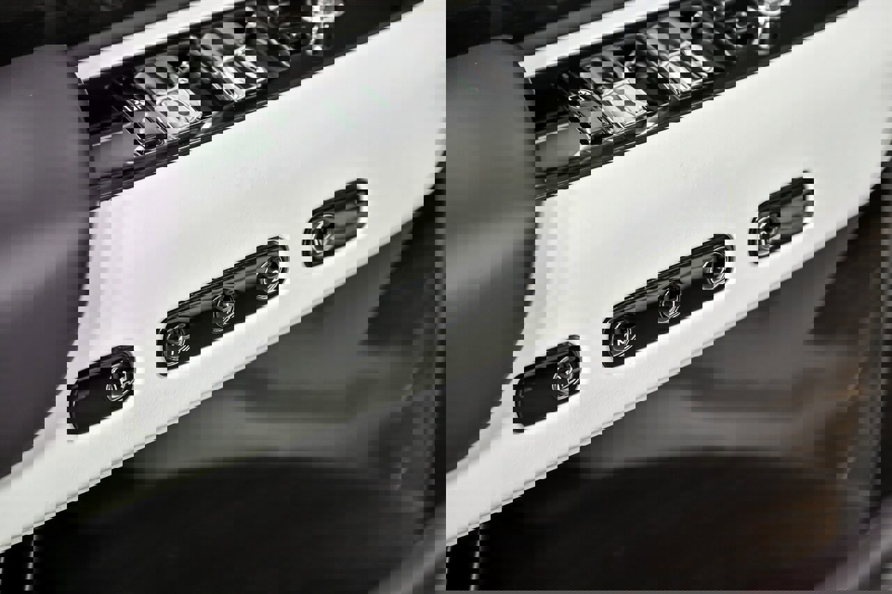 Used 2018 Rolls-Royce Phantom Sedan image 19