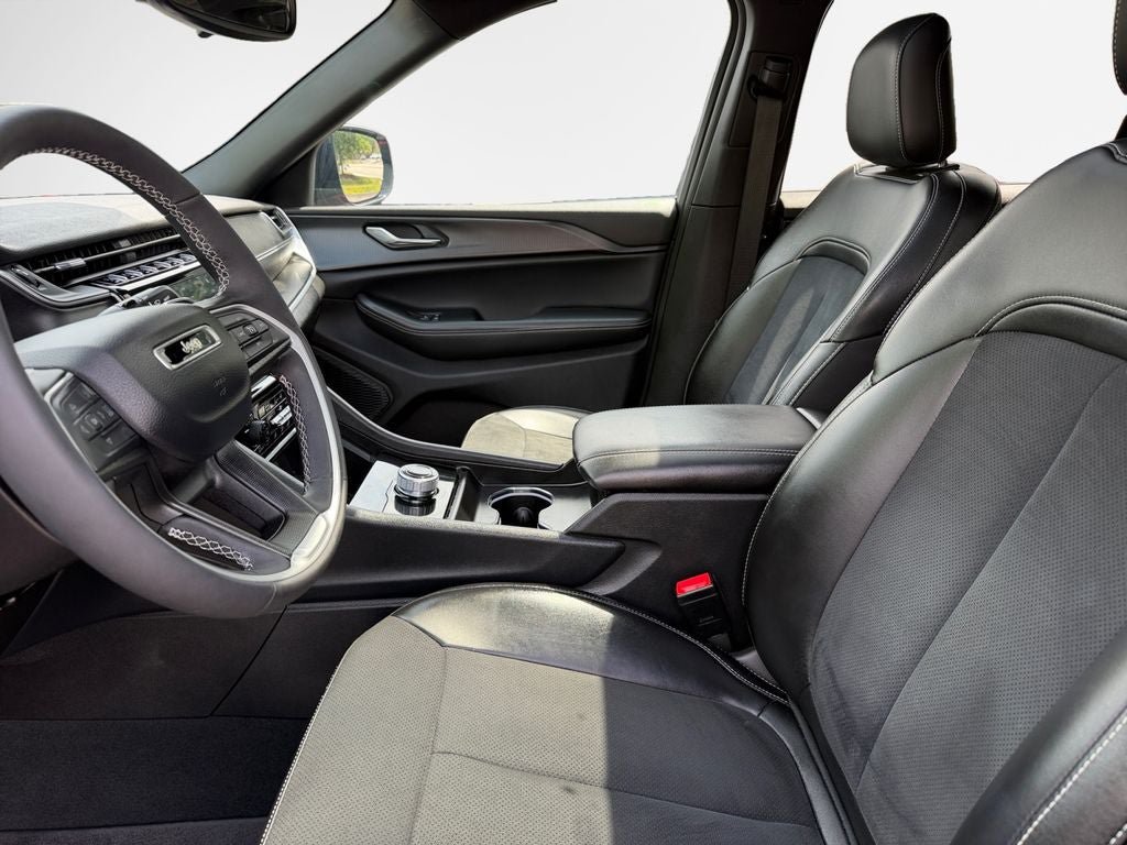 Used 2024 Jeep Grand Cherokee L Altitude AWD/4WD image 12