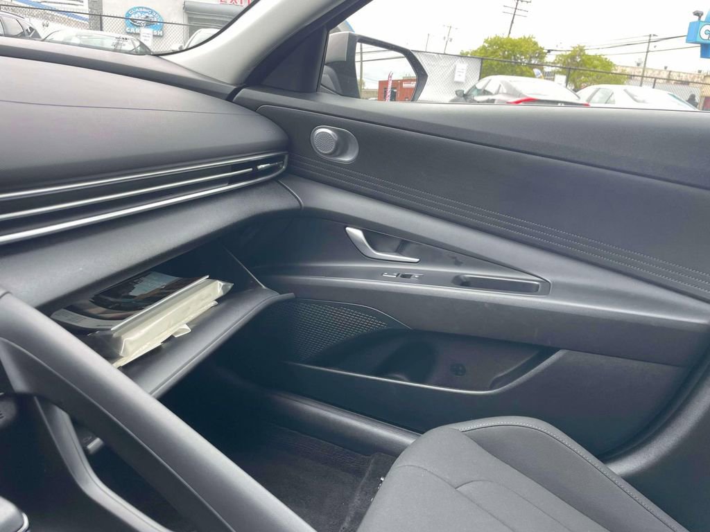Used 2023 Hyundai Elantra SEL image 32