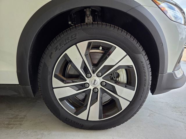 Certified 2026 Volvo V60 B5 Cross Country Plus w/ Protection Package Premier AWD/4WD image 27