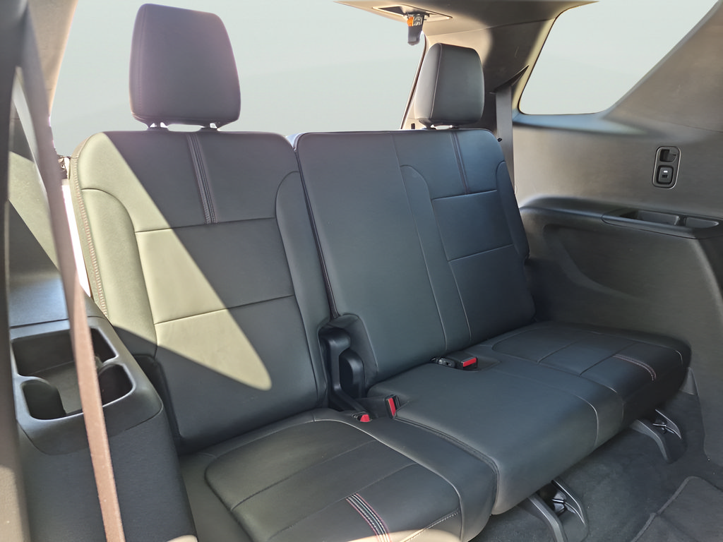 Used 2022 Chevrolet Traverse RS FWD image 39