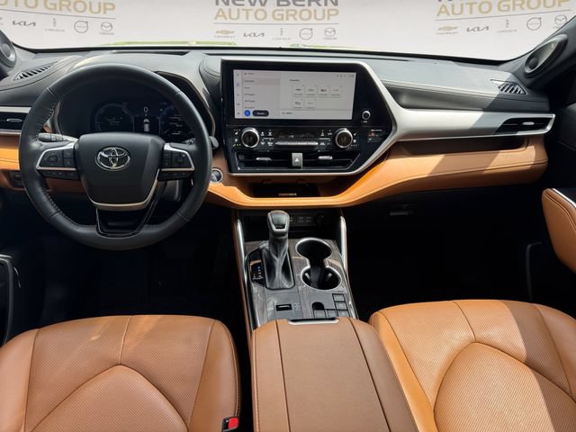 Used 2024 Toyota Highlander Platinum AWD/4WD image 10