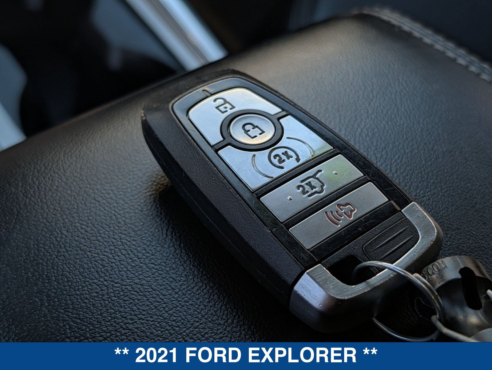 Certified 2021 Ford Explorer XLT w/ Equipment Group 202A AWD/4WD image 37