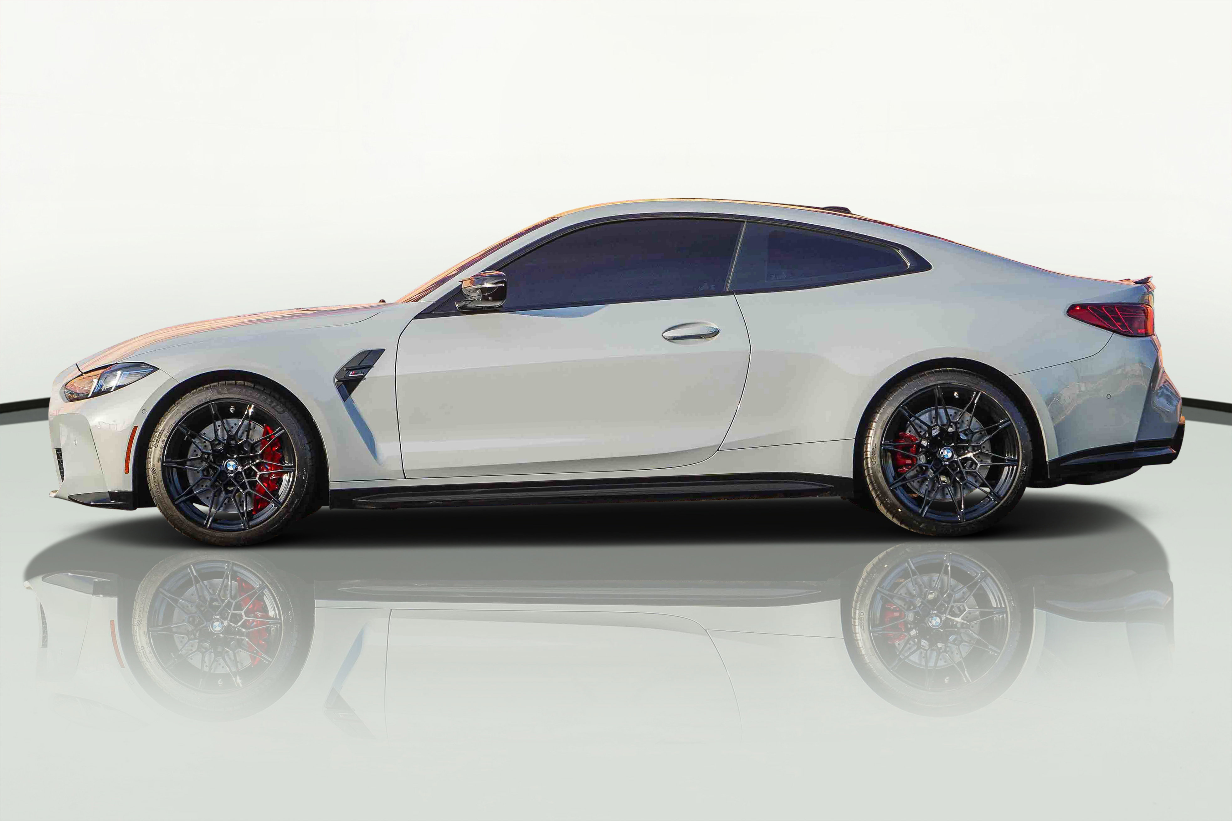 Used 2025 BMW M4 Competition w/ Executive Package image 4