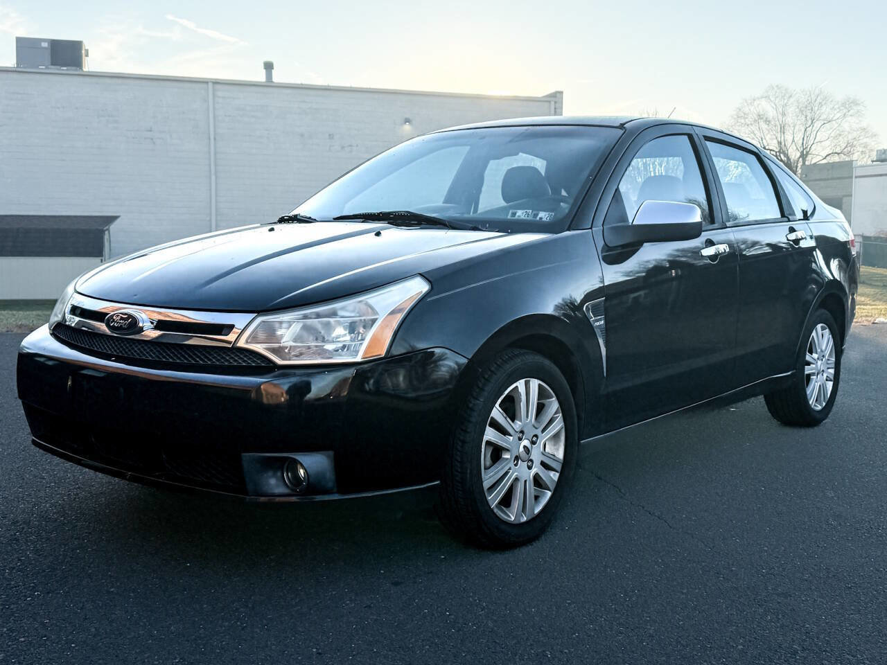 Used 2009 Ford Focus SEL image 1