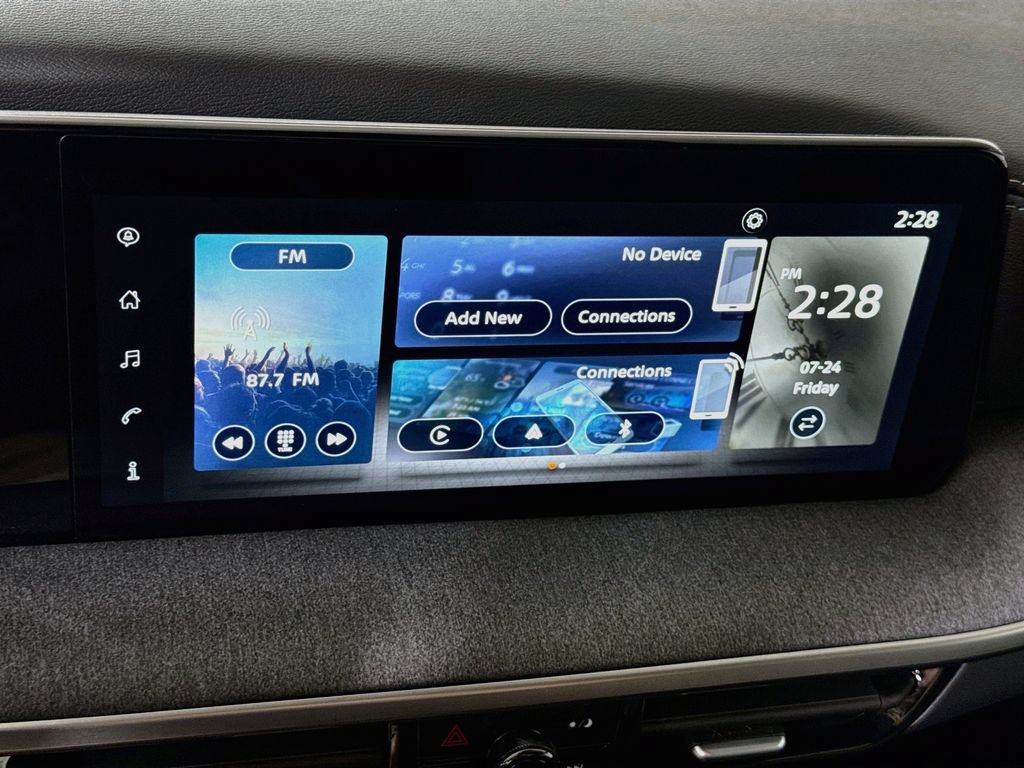 Used 2025 Nissan Kicks SV AWD/4WD image 7