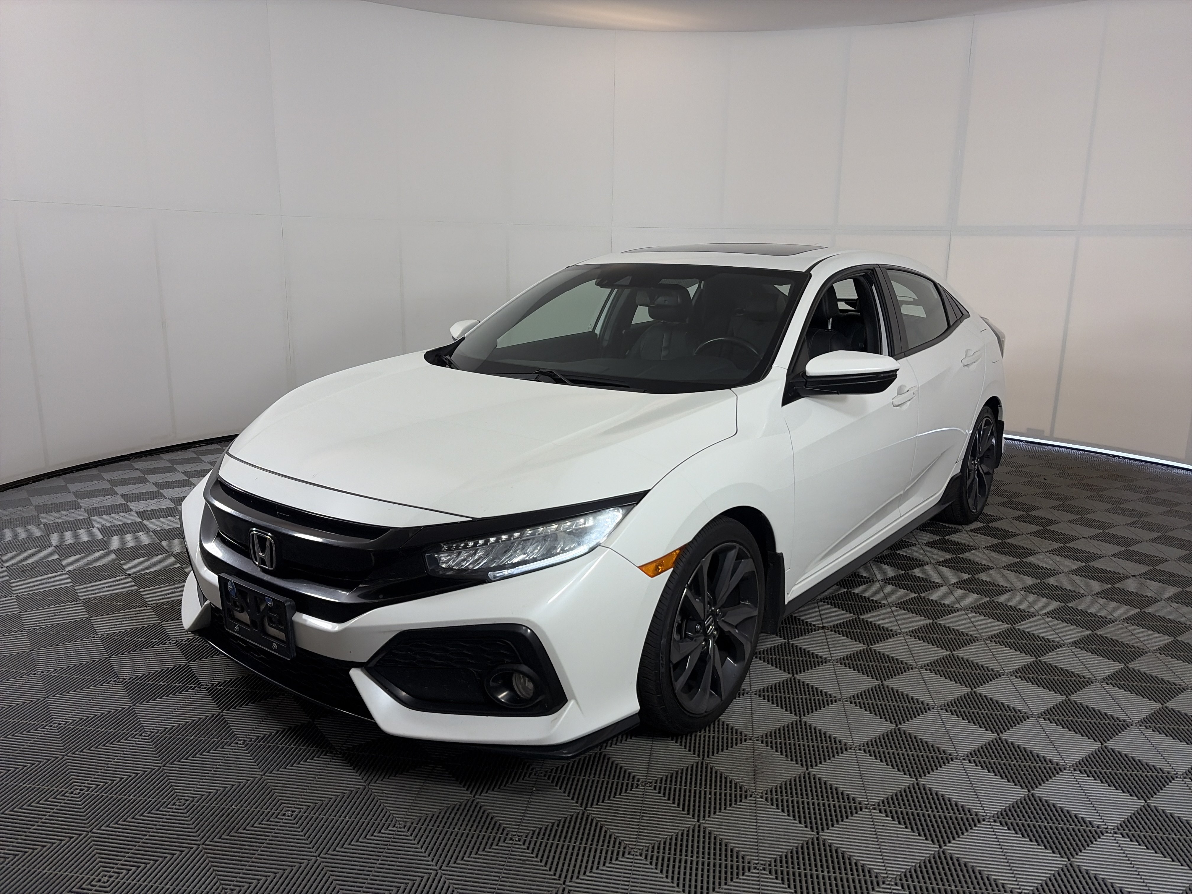 Used 2019 Honda Civic Sport Touring image 2