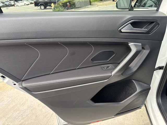 Certified 2023 Volkswagen Tiguan SE image 9