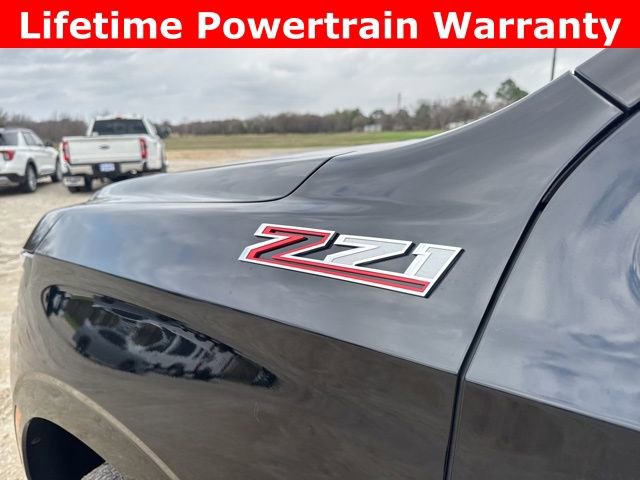 Used 2025 Chevrolet Suburban Z71 image 9