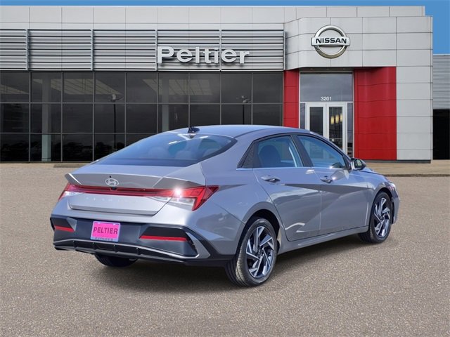 Used 2025 Hyundai Elantra SEL image 6