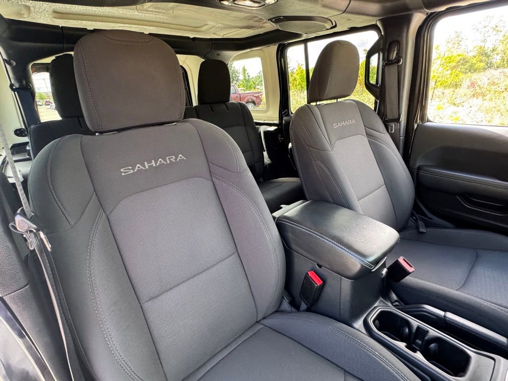Used 2023 Jeep Wrangler Sahara image 31