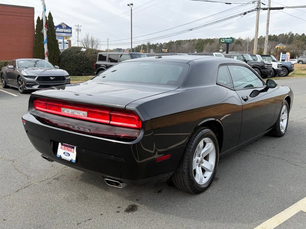 Used 2013 Dodge Challenger SXT Plus image 3