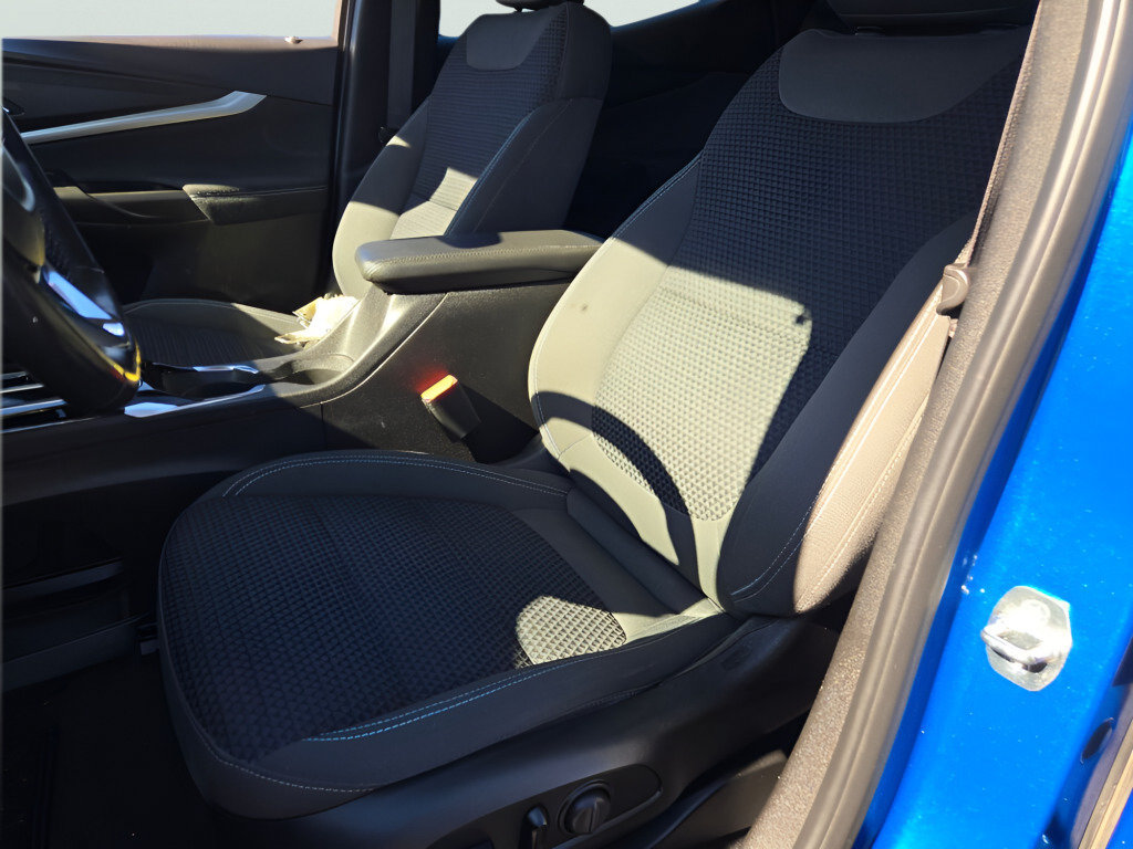 Certified 2023 Chevrolet Bolt EUV LT w/ Comfort Package FWD image 30