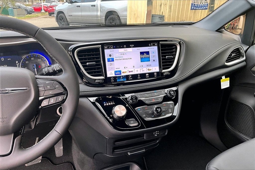 New 2026 Chrysler Pacifica Select image 7