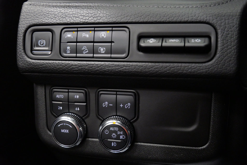 Used 2023 GMC Yukon XL Denali AWD/4WD image 27