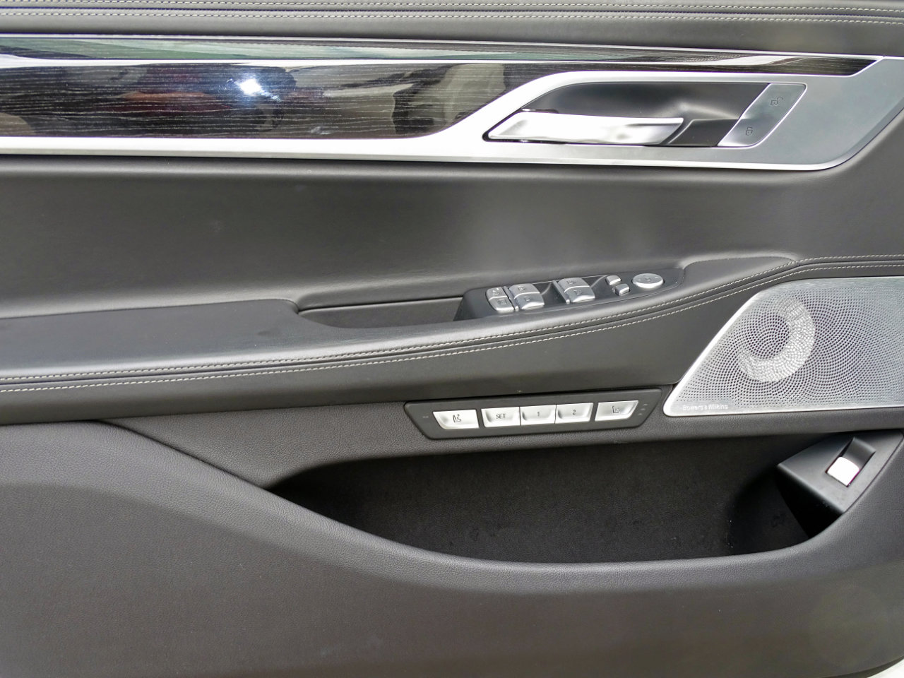 Used 2018 BMW 750i image 22