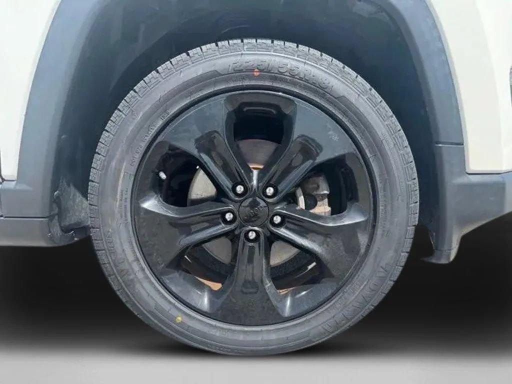 Used 2021 Jeep Compass Latitude FWD image 29