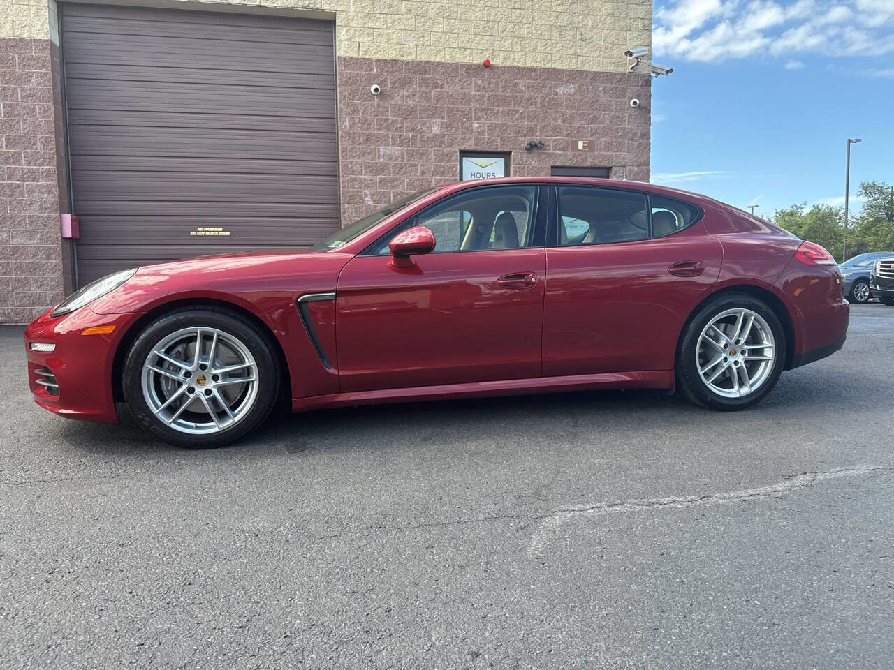 Used 2016 Porsche Panamera image 1
