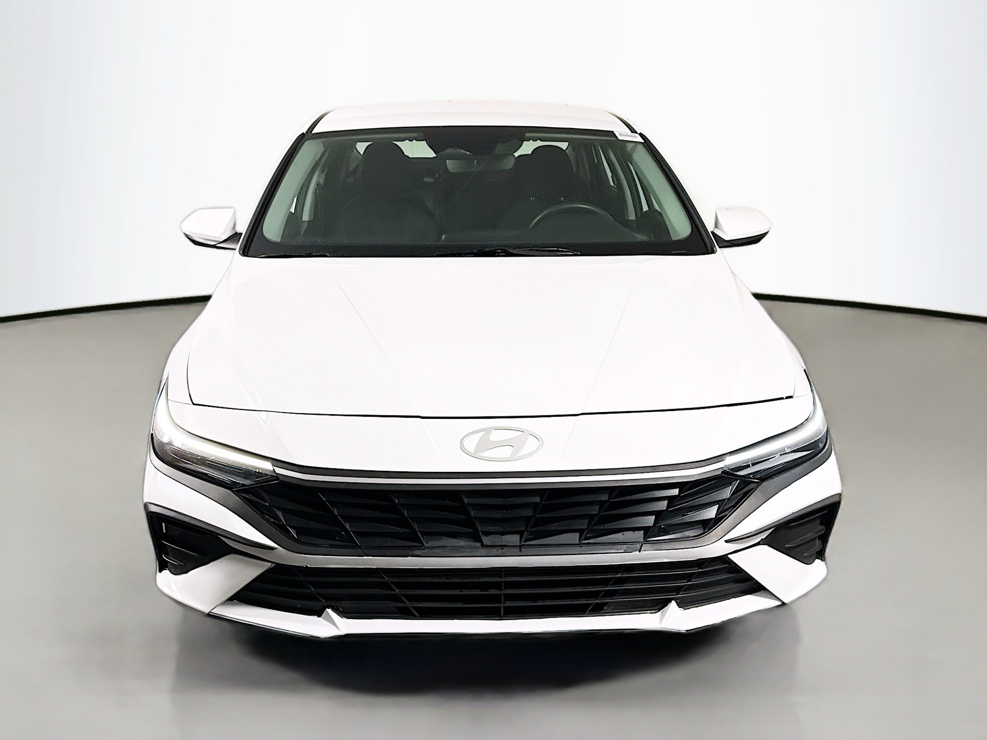 Used 2025 Hyundai Elantra SE FWD image 2