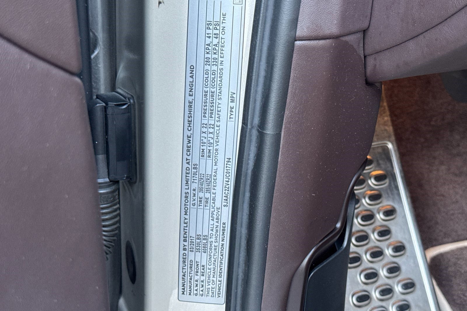 Used 2018 Bentley Bentayga image 21