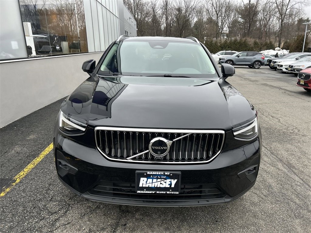 Certified 2025 Volvo XC40 B5 Plus w/ Climate Package image 3