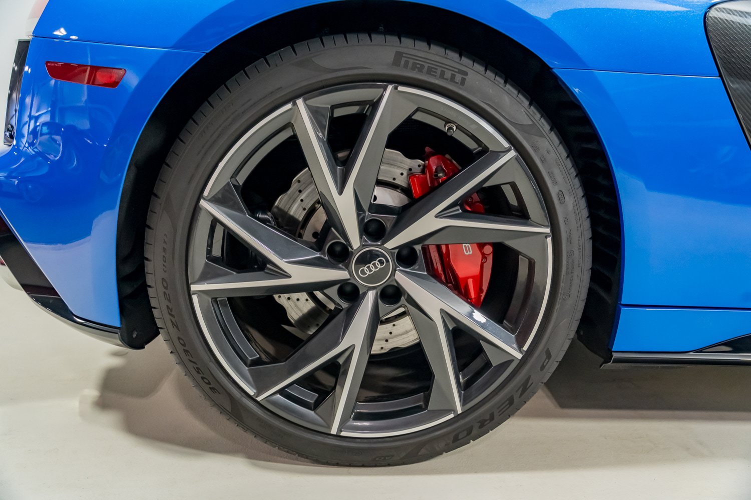 Used 2021 Audi R8 V10 w/ Premium Package RWD image 25